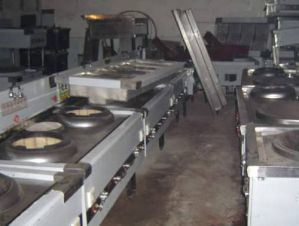 全上海回收大量厨具设备、新旧灶具、大小冰柜，电烤箱油炸机